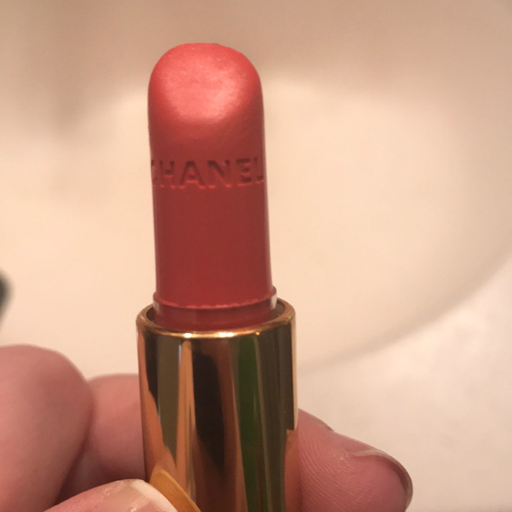 Chanel worn twice rouge allure etonnante shade